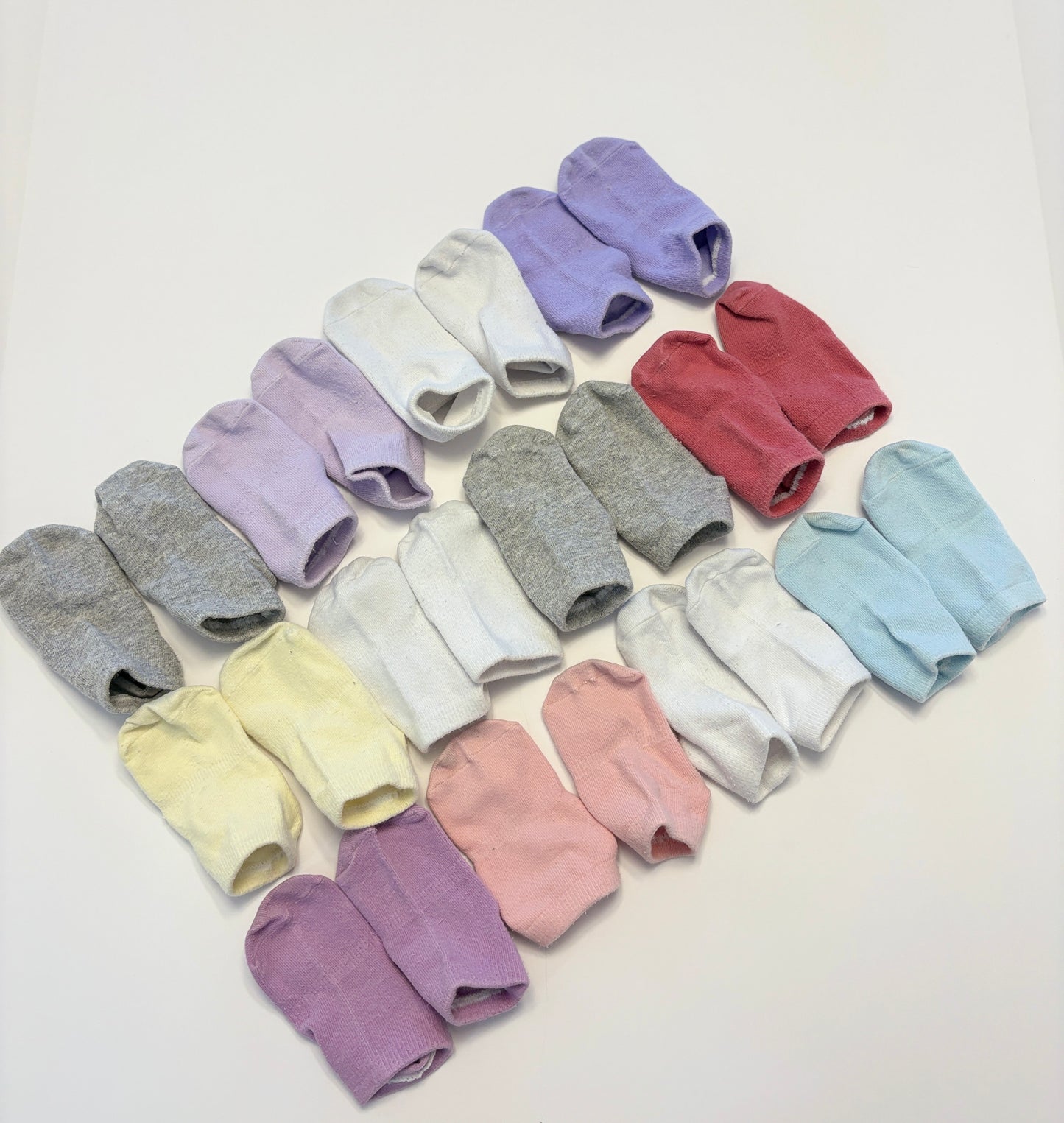 #121 Girls 1-3T grippy socks, 12 pairs, VGUC