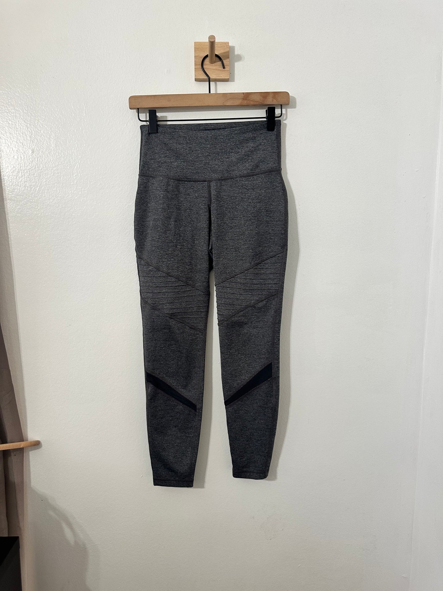 #111 Old Navy Active Moto Leggings Size Small