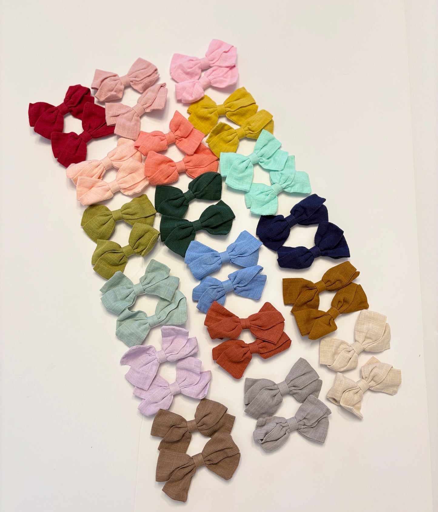 #121 Girls 18 bow sets, rainbow colors, EUC