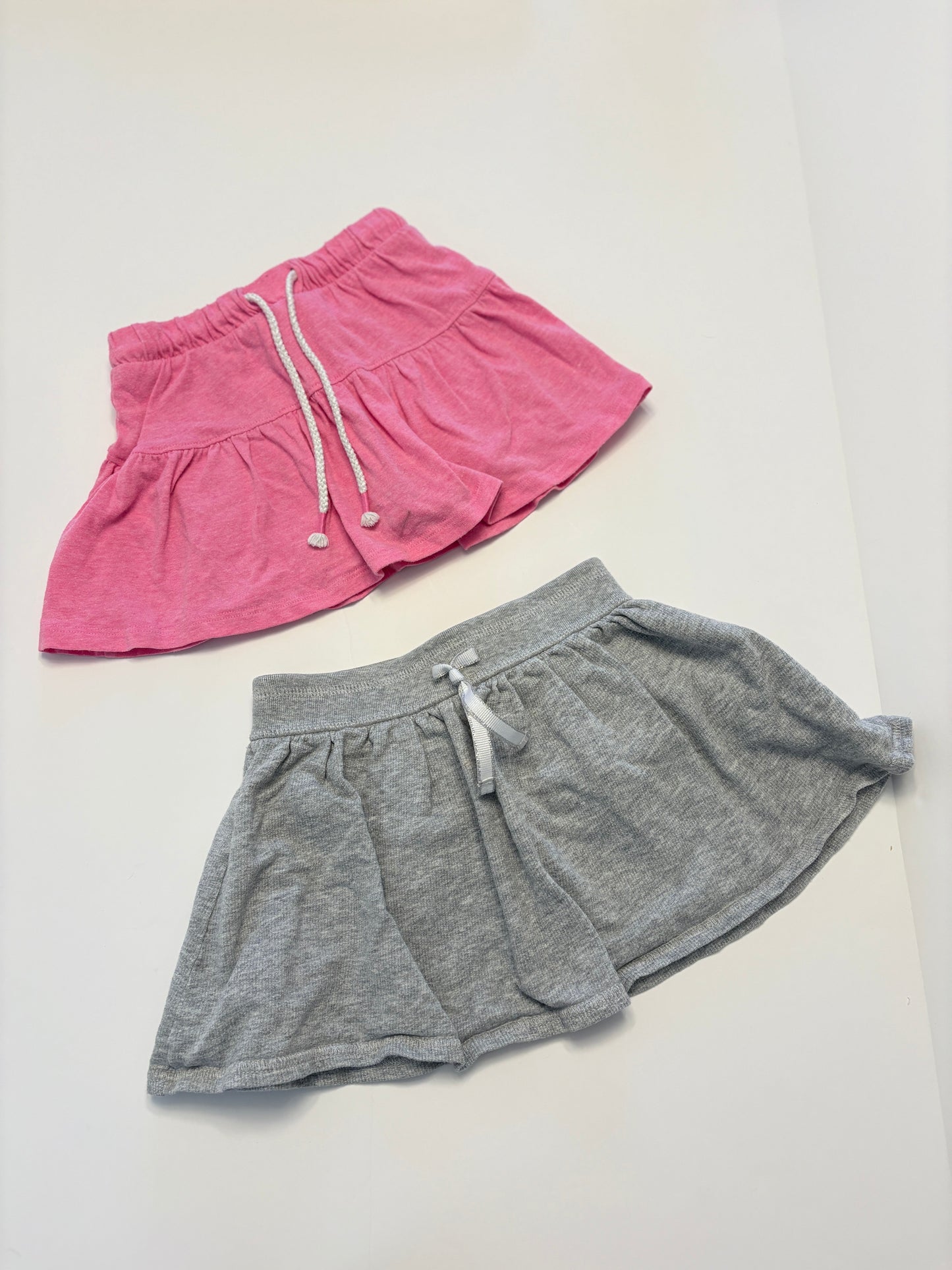 #121 Girls 3T set of two skorts, pink Cat & Jack and gray Carters, VGUC/GUC