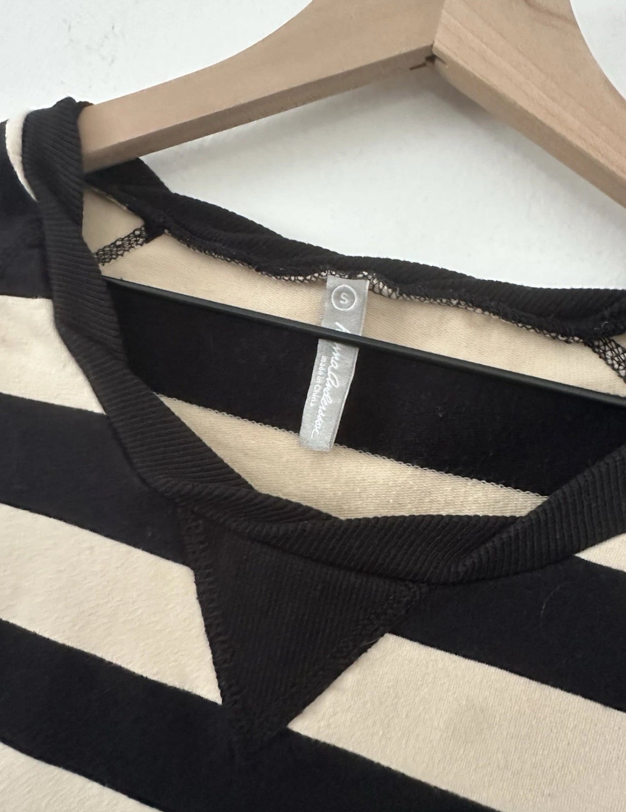 #111 Hanna Andersson Women’s Striped Pullover Sweater Cream & Black Small