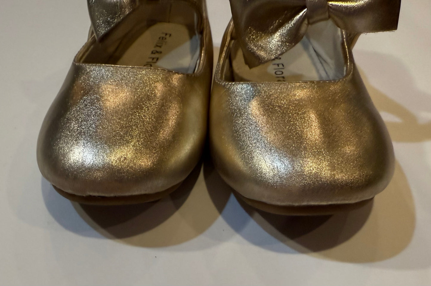 #180 Girls Shoe 9 Felix & Flora Gold Bow Flats