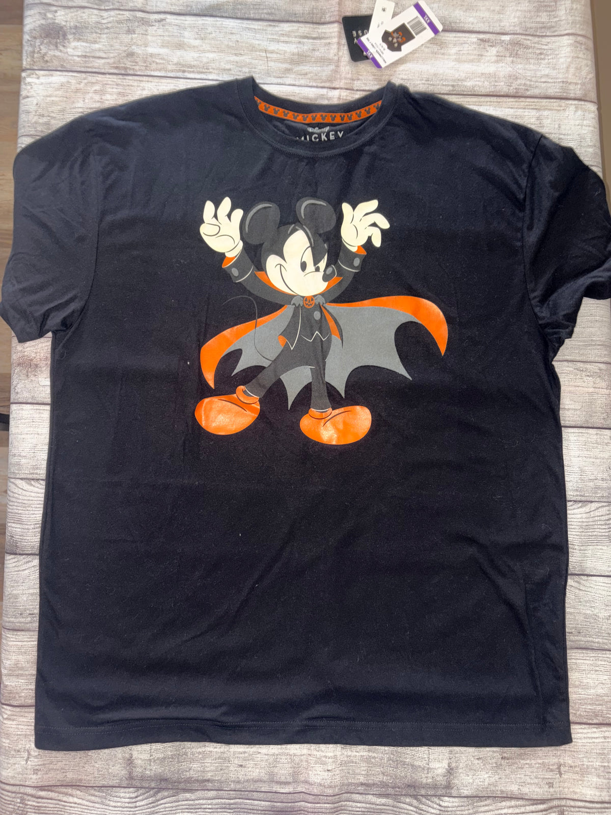 Seller 124 NEW Disney Mickey Mouse XXL Women’s Halloween Tee