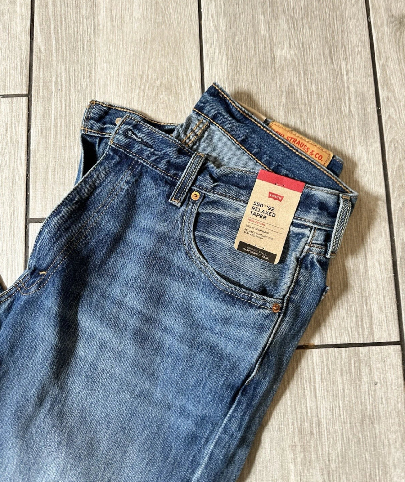 #111 Men’s Levi 550 ‘92 Relaxed Taper Jean Pant 36x32 NWT