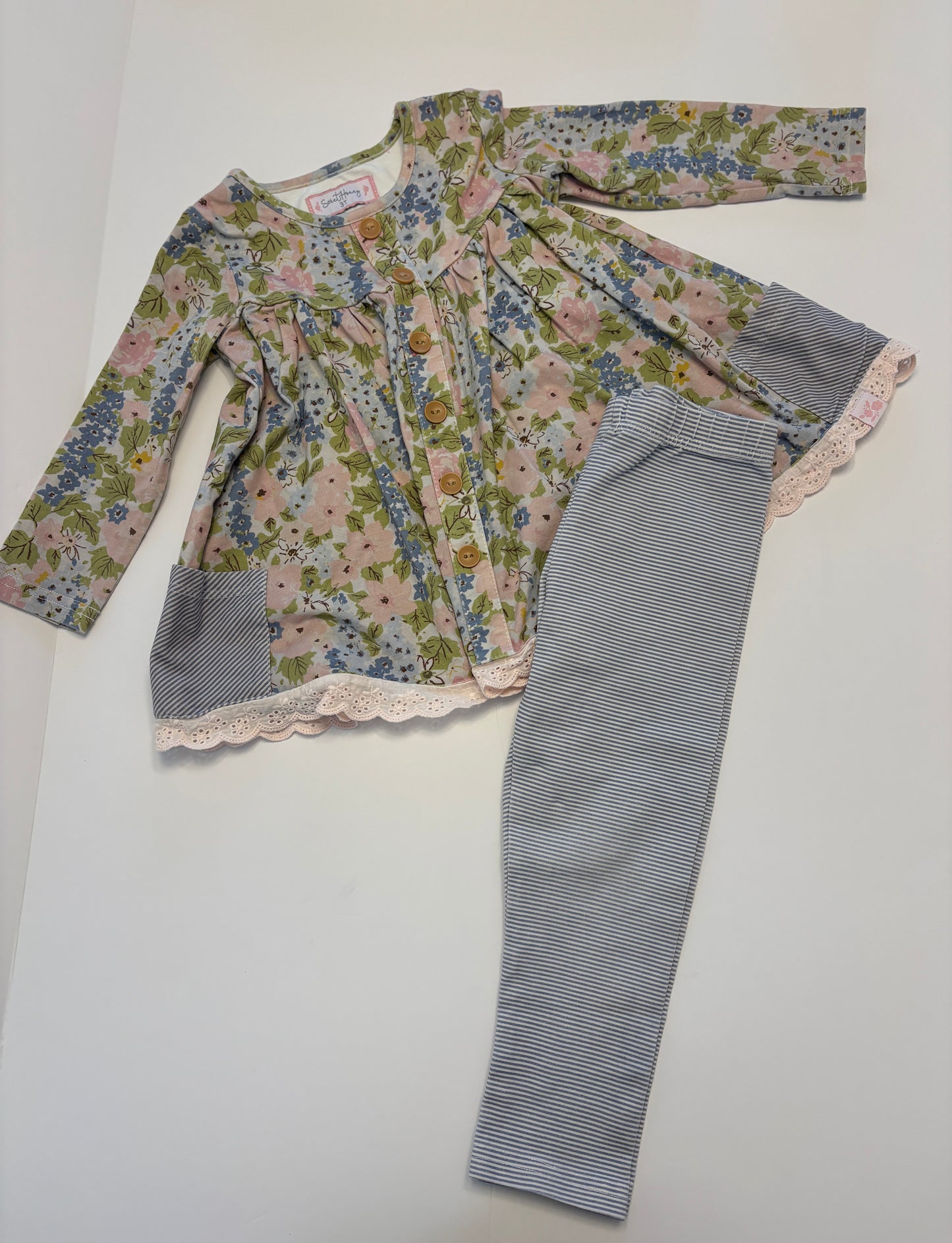 #121 Girls 3T Sweet Honey floral outfit, VGUC