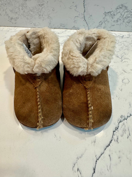 #85 REDUCED UGG Suede Leather Tan boots with fur, Infant Girls Shoe 2/3