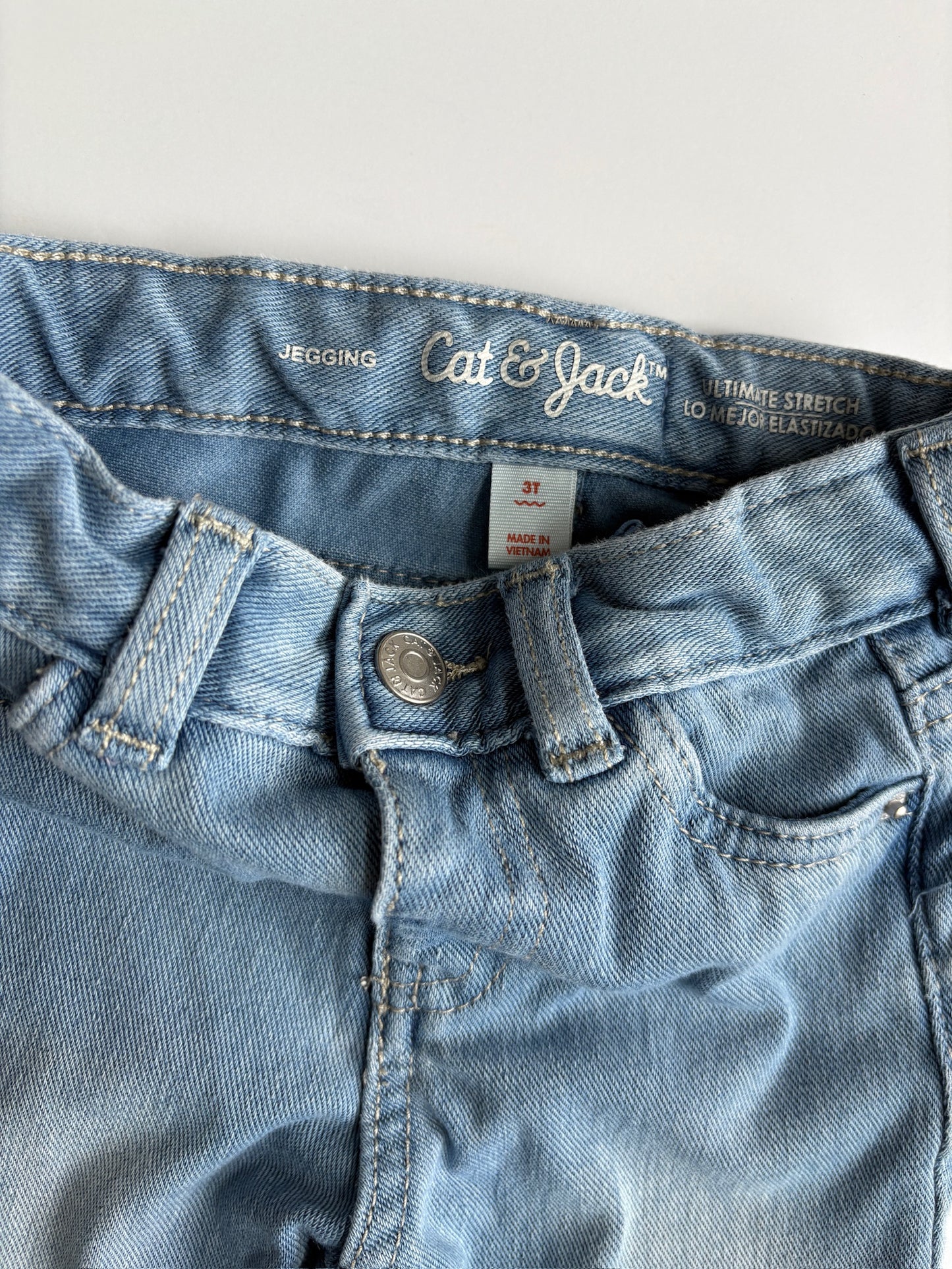 Seller #105 - 3T Girls Cat & Jack Light Wash Skinny Jeans GUC