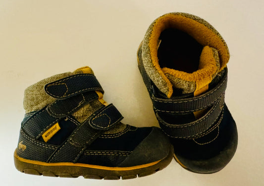 REDUCED #92 See Kai Run boys size 7 waterproof boots. In box