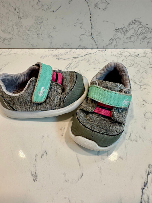 #85 REDUCED See Kai Run Grey Sneakers, Toddler Shoes 4