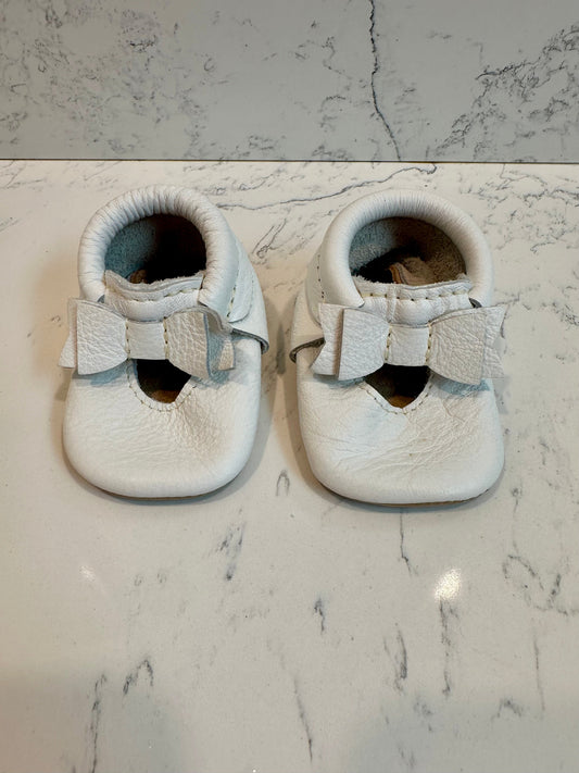 #85 Freshly Picked White Bow Moccasins, Infant girls 1