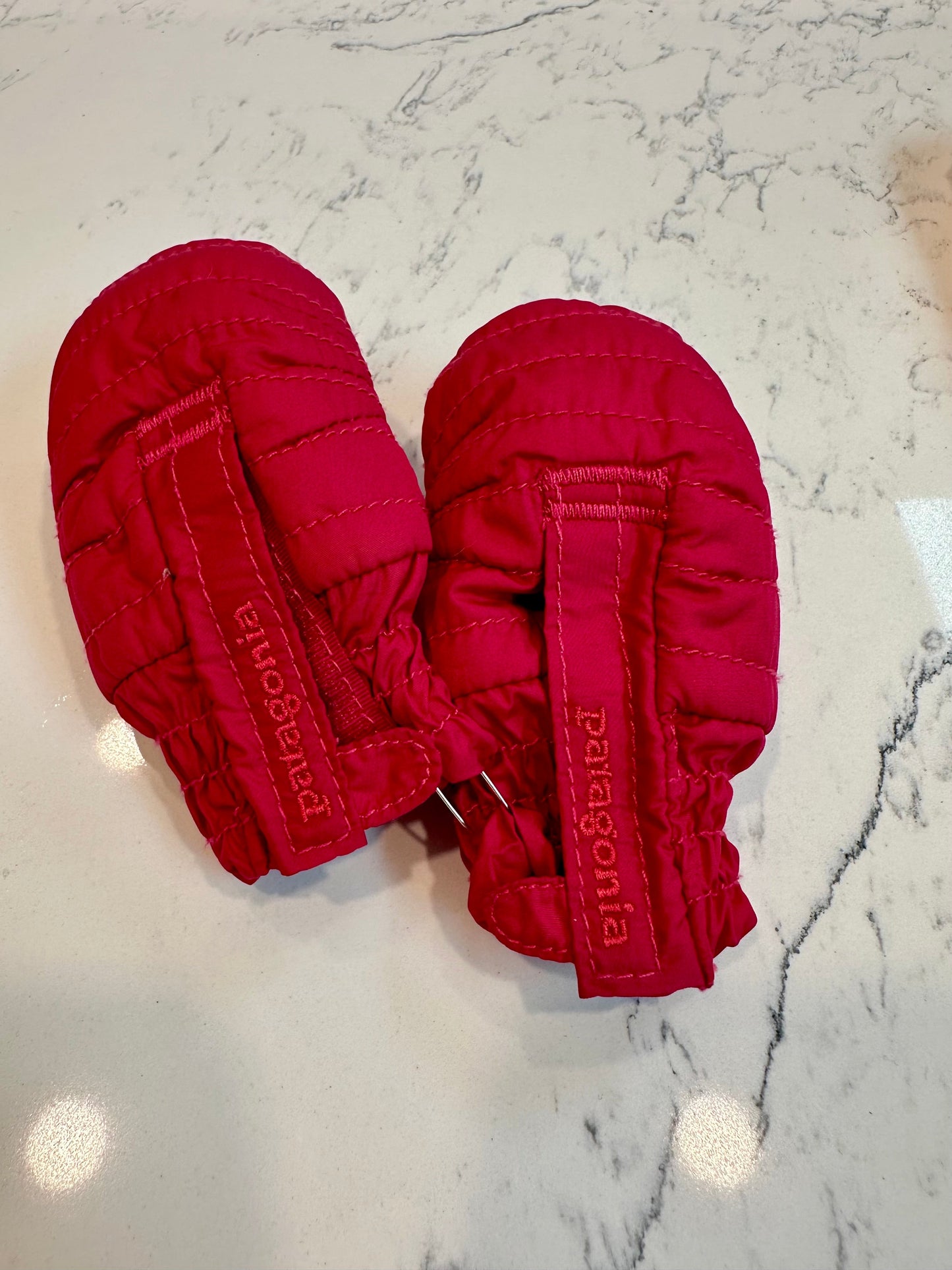 #85 REDUCED Patagonia Mittens, Infant girls 0-6m
