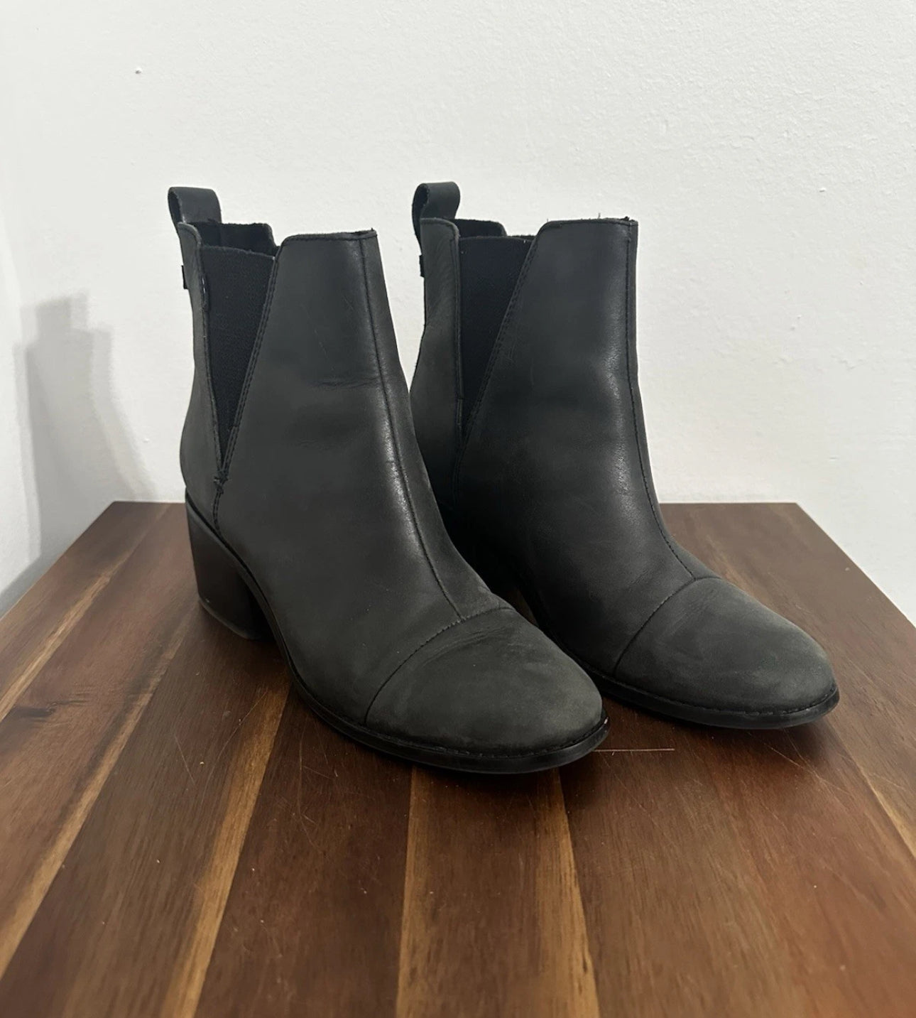 #111 TOMS Esme Leather Chelsea Boot Black Pull On Ankle Booties Size 7.5