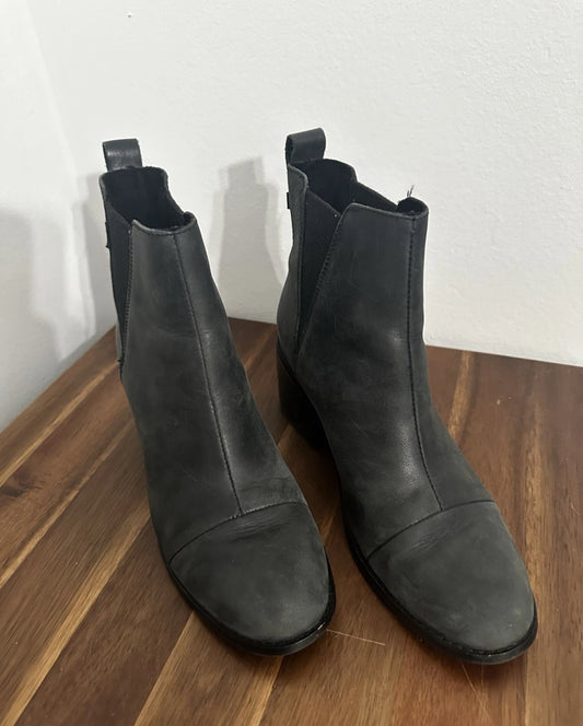 #111 TOMS Esme Leather Chelsea Boot Black Pull On Ankle Booties Size 7.5