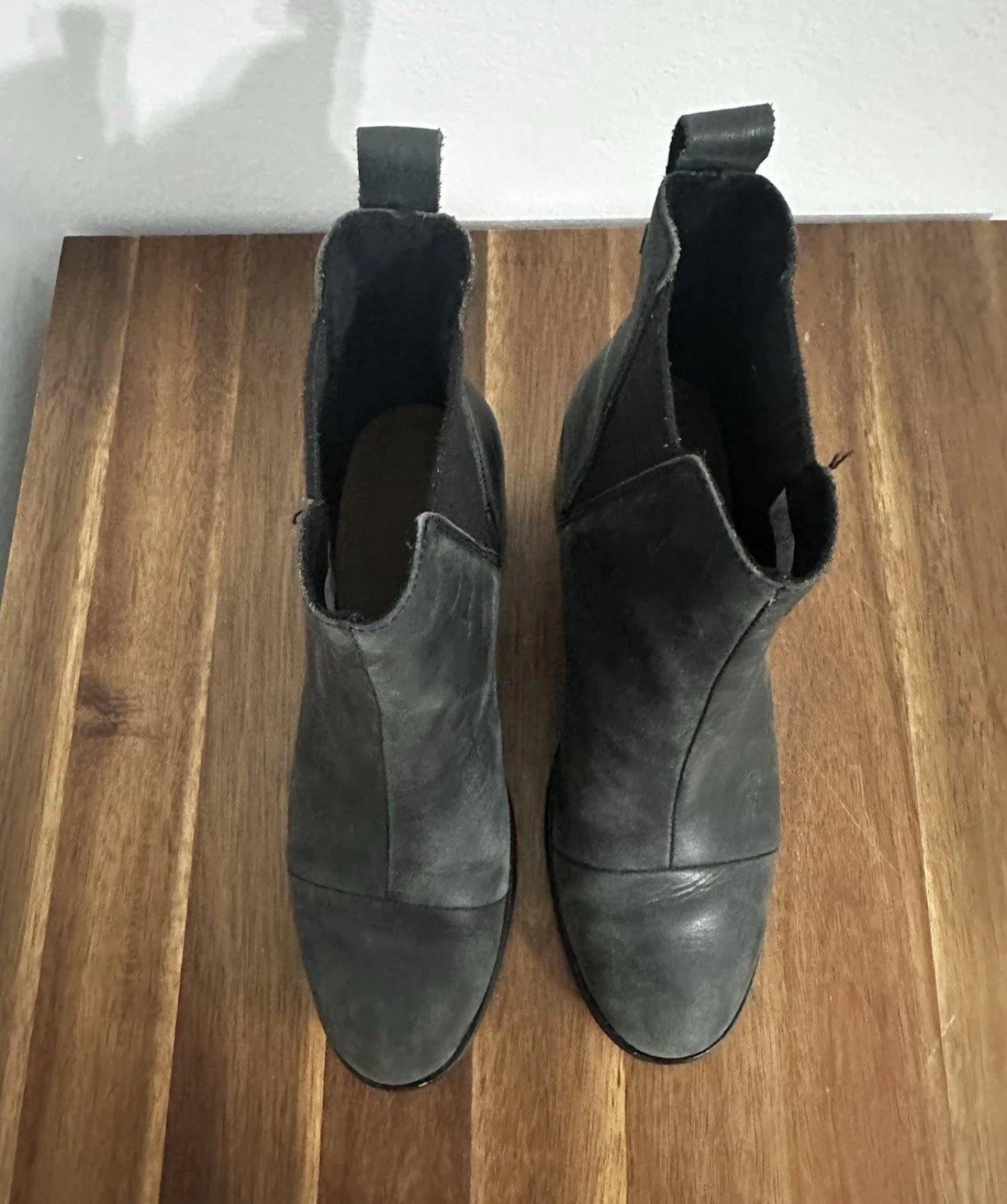 #111 TOMS Esme Leather Chelsea Boot Black Pull On Ankle Booties Size 7.5