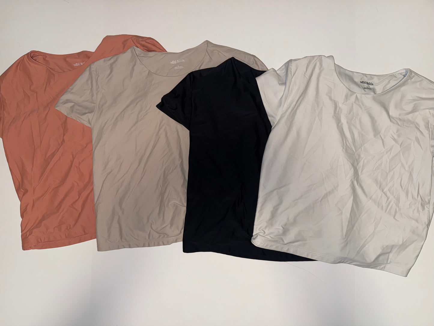#106: Womens L Wild Fable "The Perfect Tee" Bundle (4)