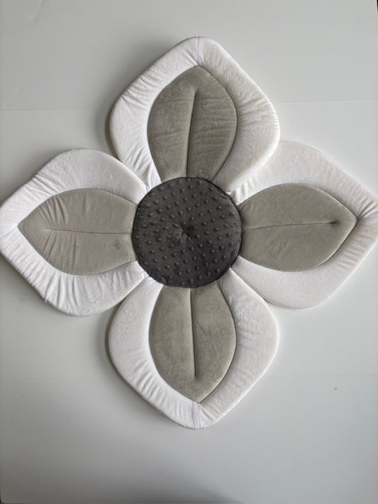 Seller #105 - Blooming Bath Baby Bath Mat (Used once)