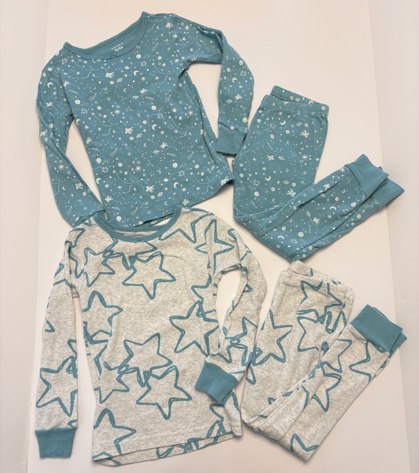 #121 Girls 4T Carters set of two cotton long sleeve pajamas (blue and gray), EUC