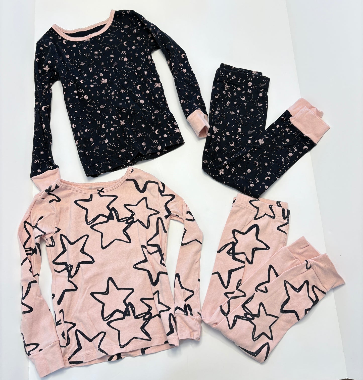 #121 Girls 4T Carter's cotton long sleeve pajamas set of two (pink and black), EUC