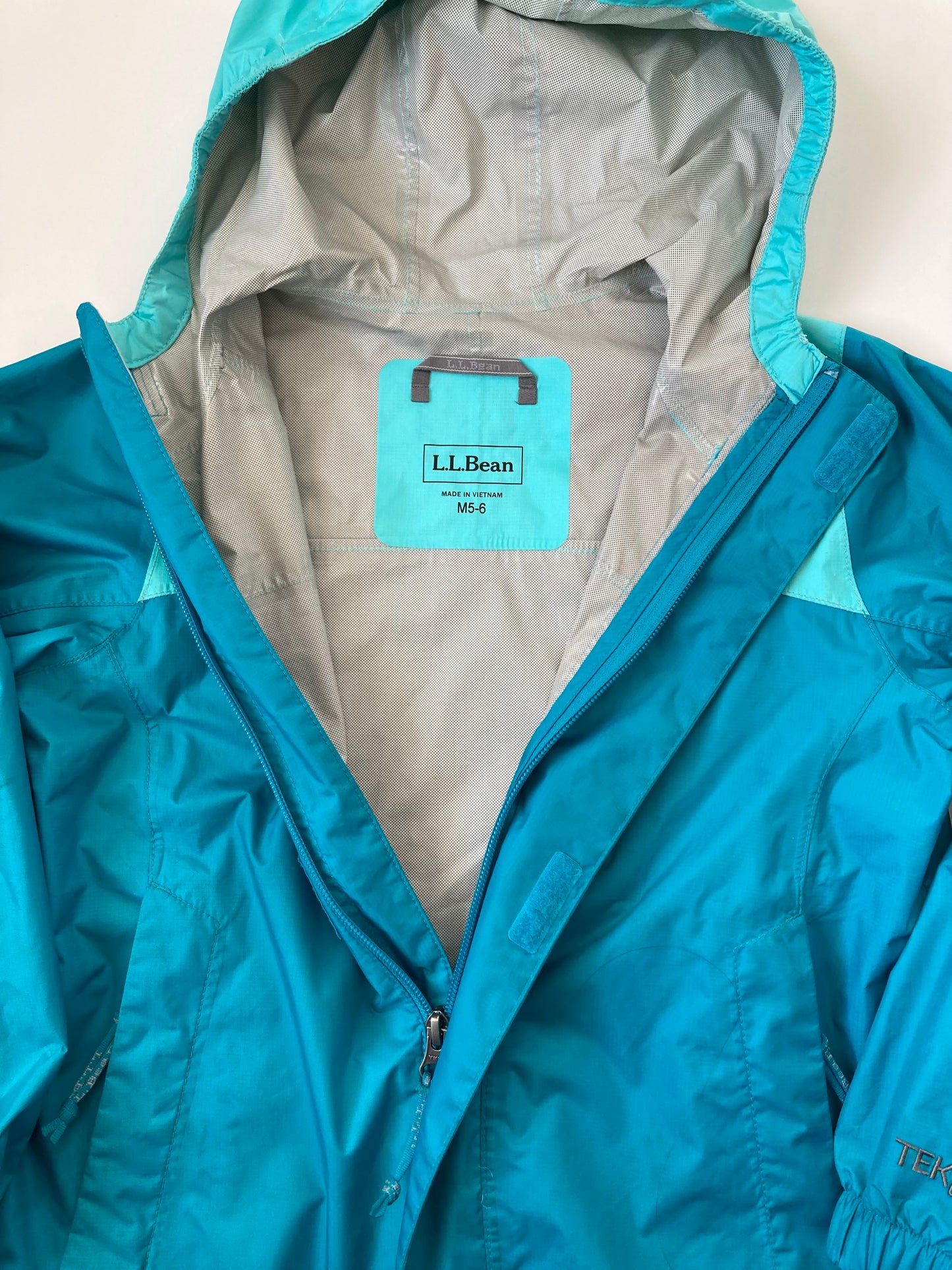 L.L. Bean size M5-6 Trail Model rain jacket (unisex)