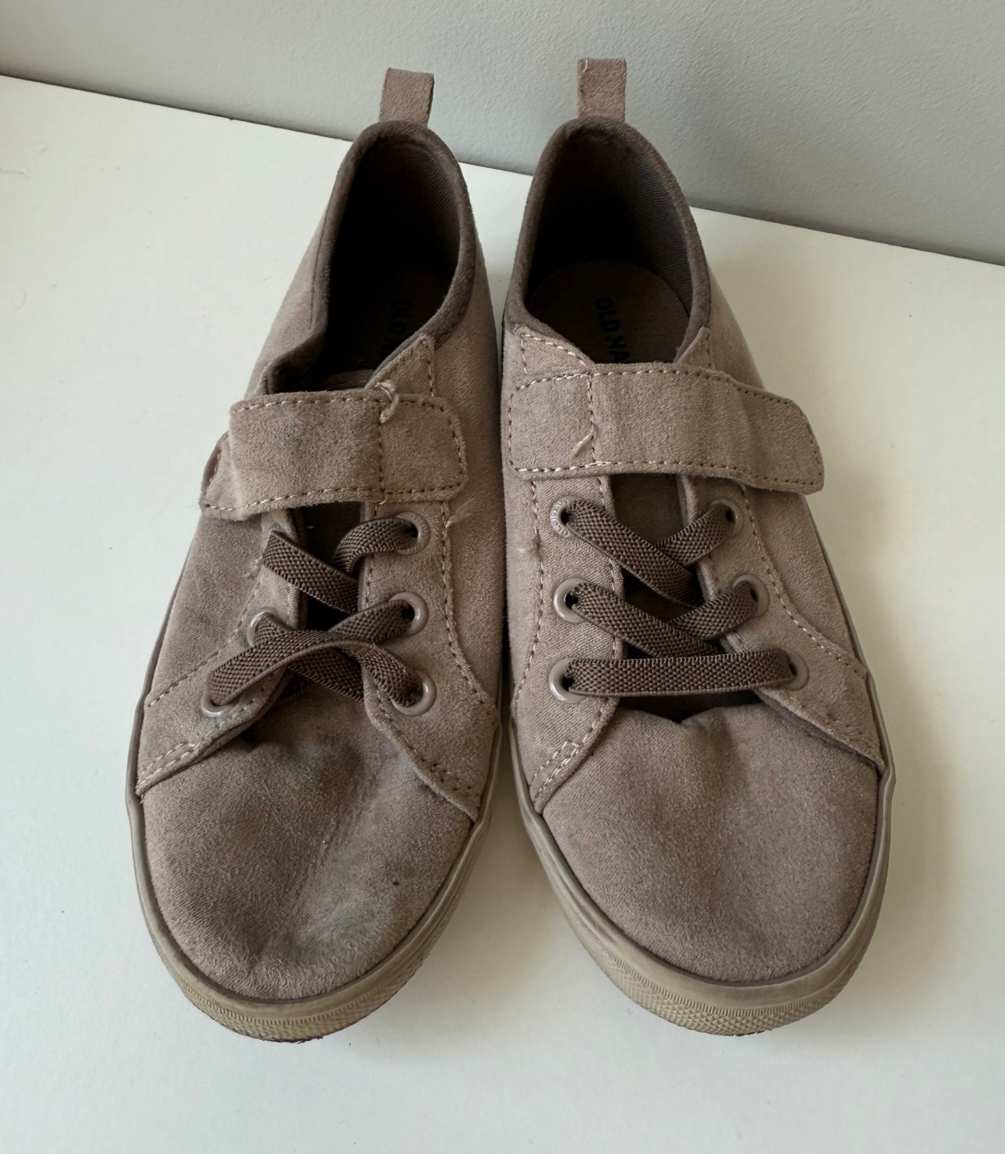 Seller 8 - boys size 11 Old Navy shoes VGUC