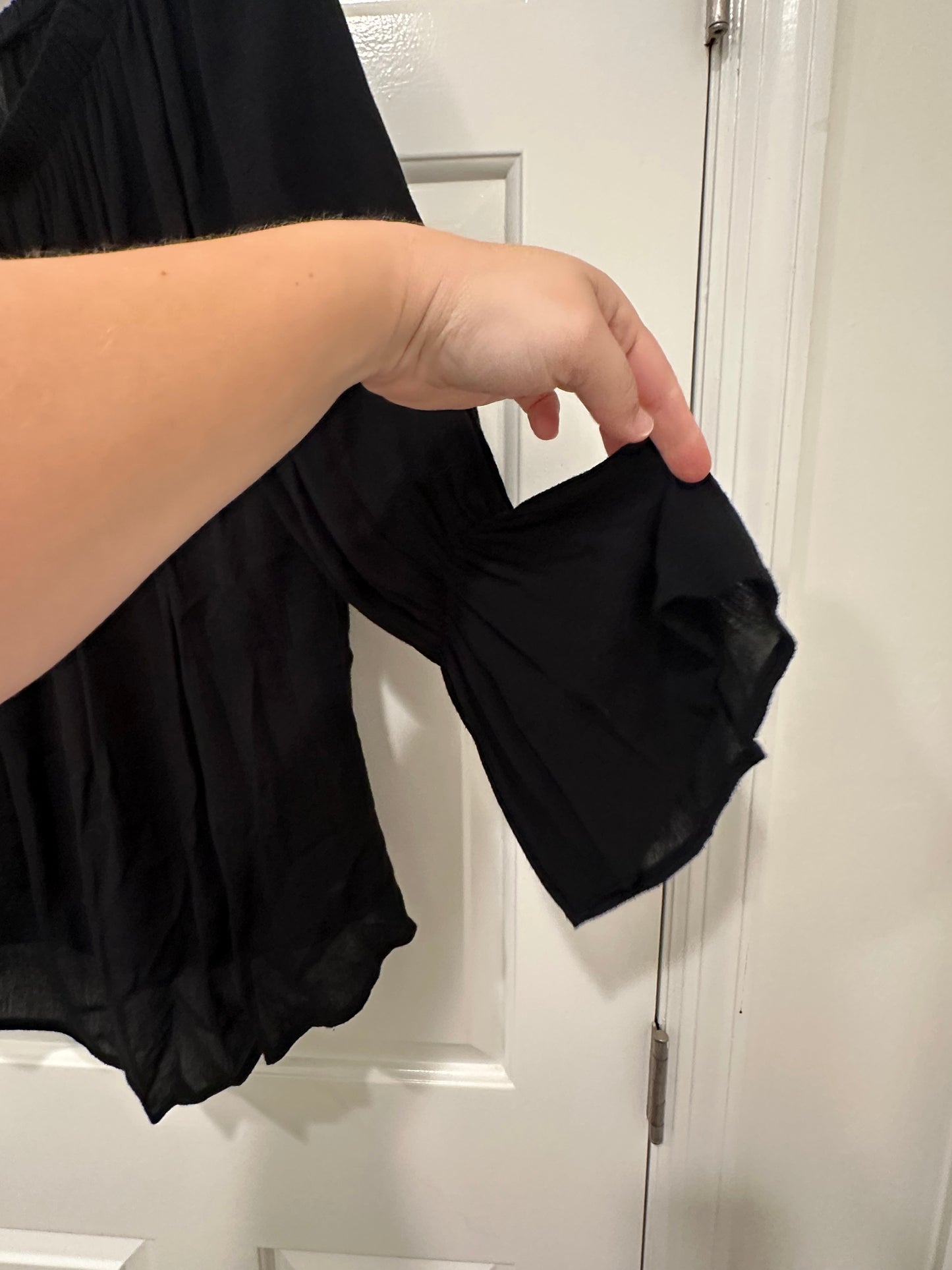 #85 Sanctuary Black bell sleeve 3/4 top, Women’s L