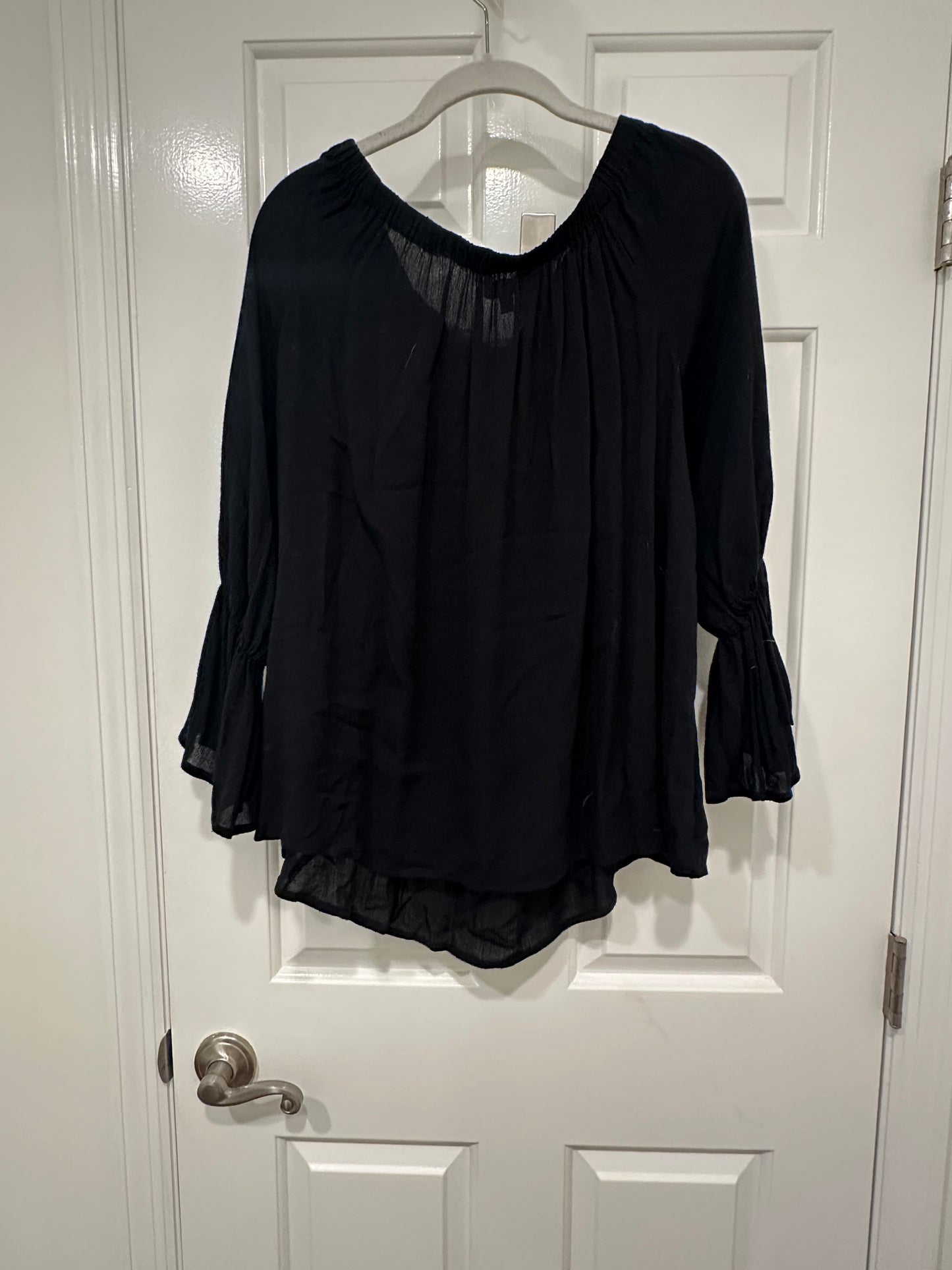 #85 Sanctuary Black bell sleeve 3/4 top, Women’s L
