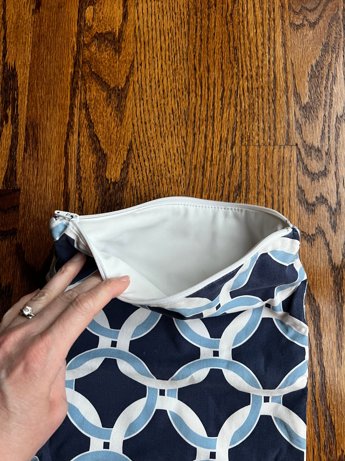 Seller #115 - Medium Sized Wet Bag (Navy Blue & White) with Zipper Closure, GUC