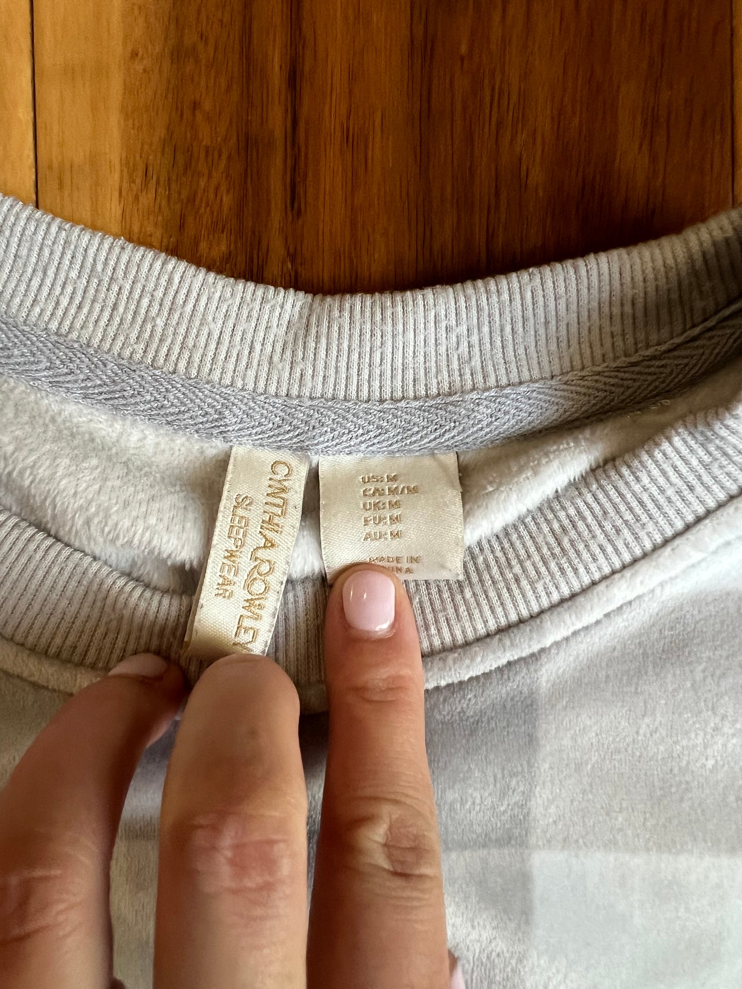 Seller 130 Women’s medium - super soft Pajamas - EUC gingham gray white