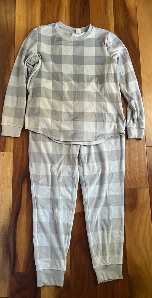 Seller 130 Women’s medium - super soft Pajamas - EUC gingham gray white