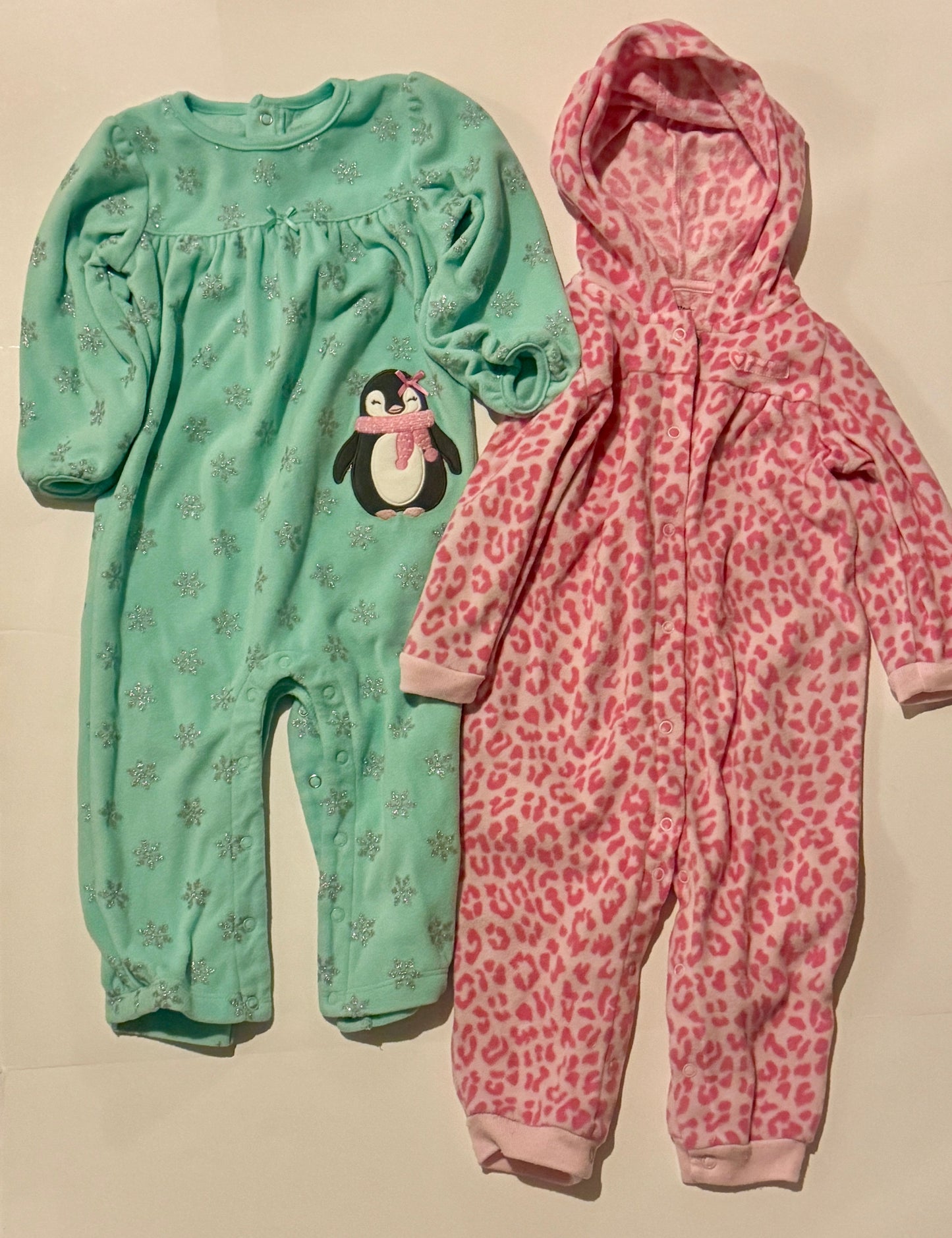 #187 Girls 18m Carters Fleece Footless Pajamas