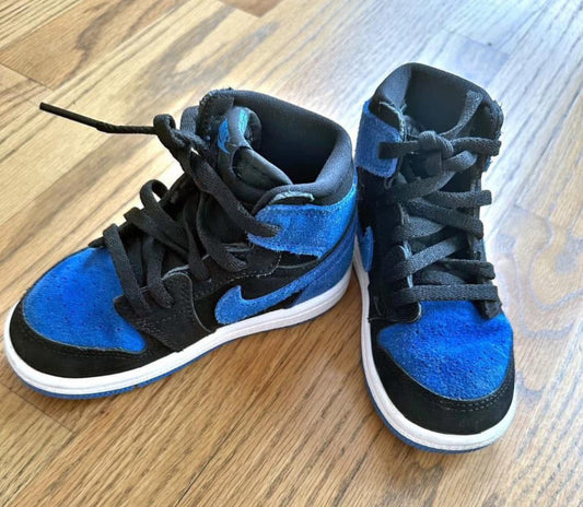 #198- Boys Nike Jordan Sneakers- Size 8