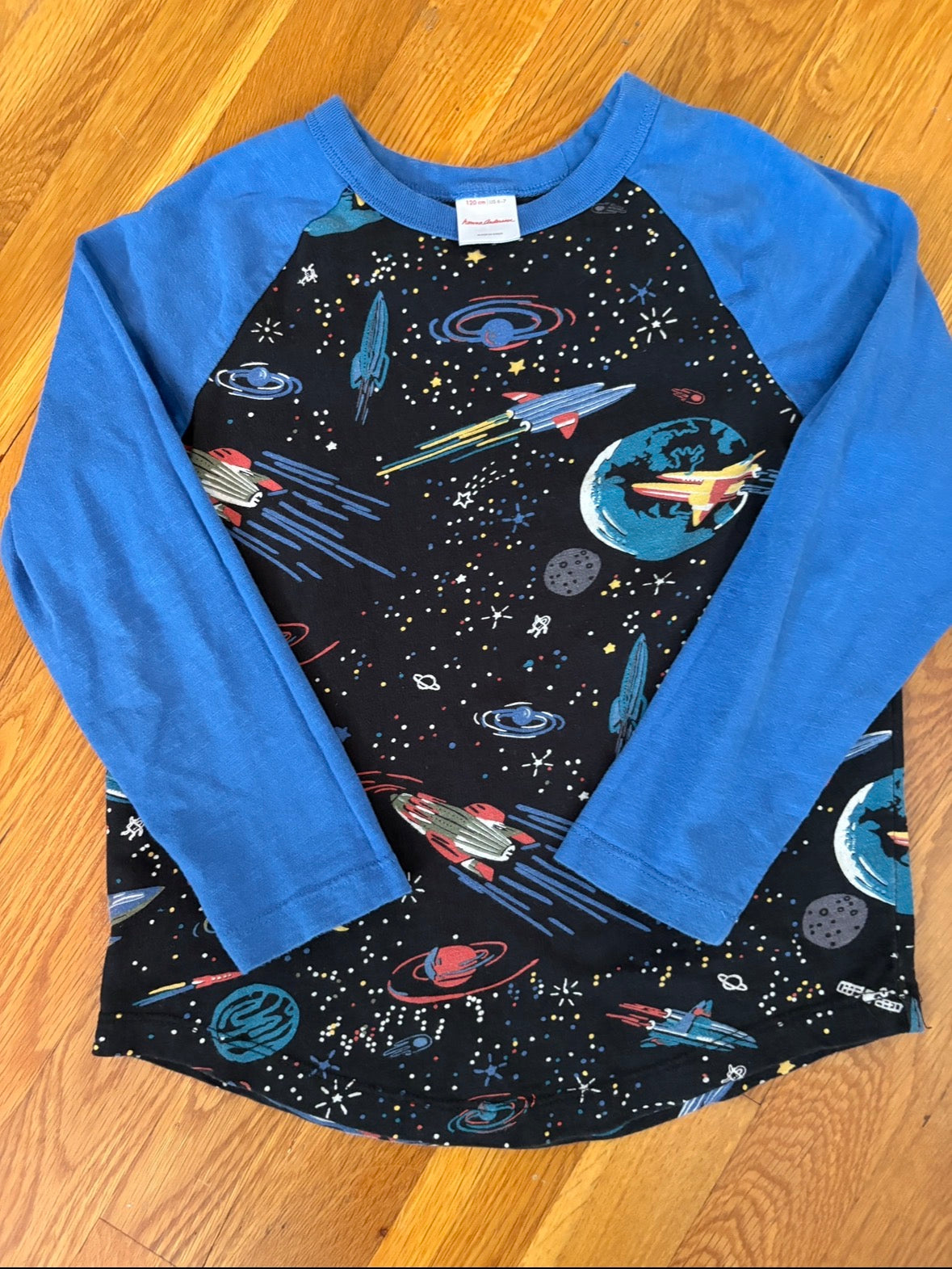 #116 Hanna Andersson long sleeve galaxy shirt 6-7