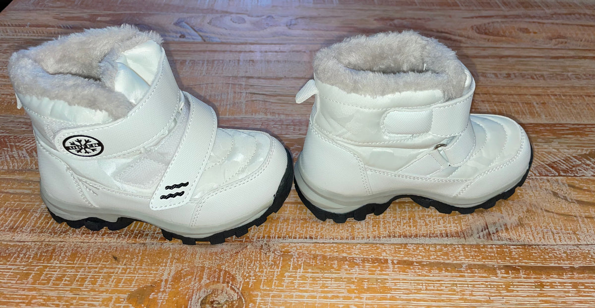 #4 Ubfen Kids White Snow Boots 9c