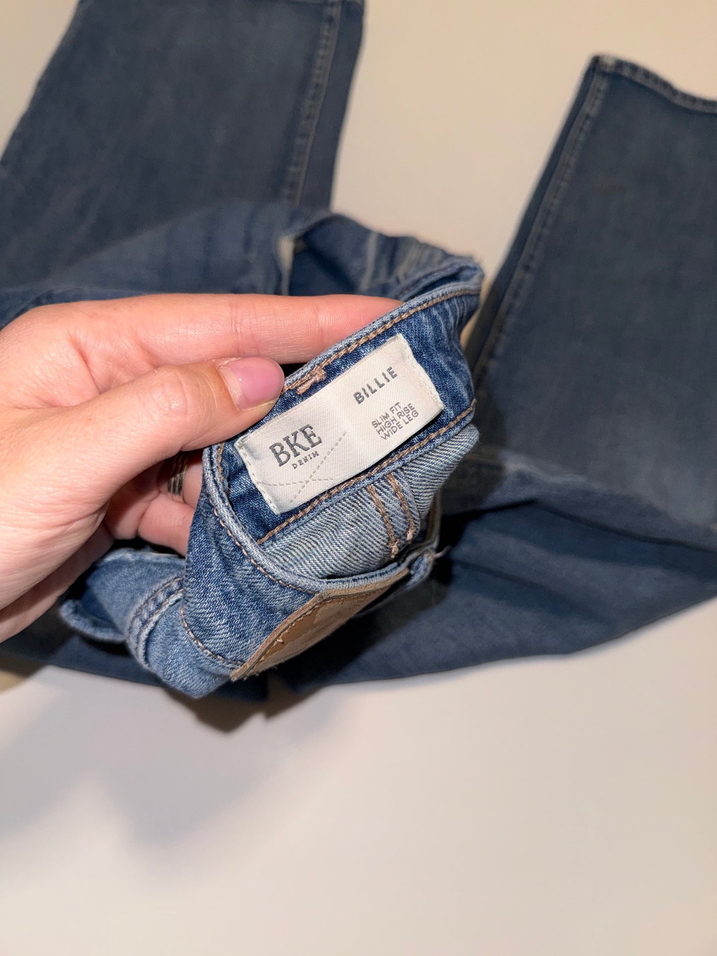 #106: Womens 29x32 BKE Billie Slim Fit-High Rise-Wide Leg Jeans