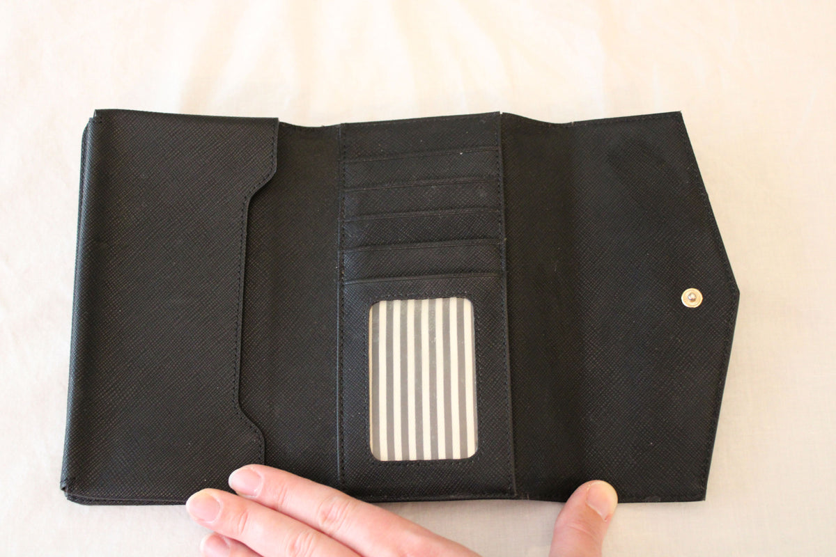 #168 Kate Spade clutch