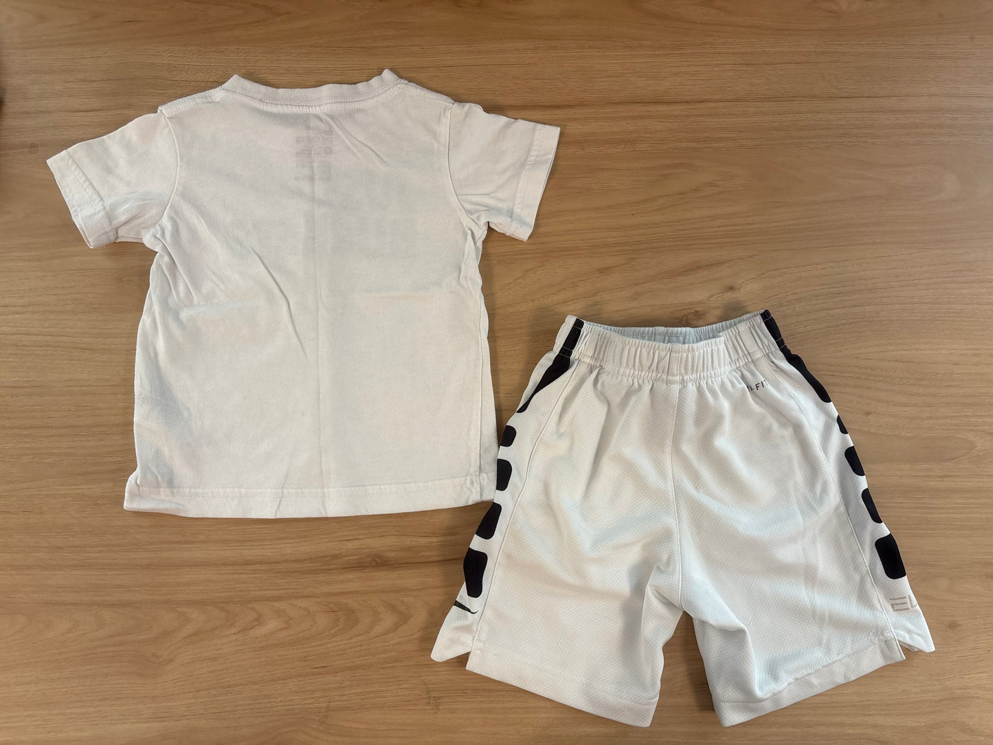 #33 3T Nike Outfit