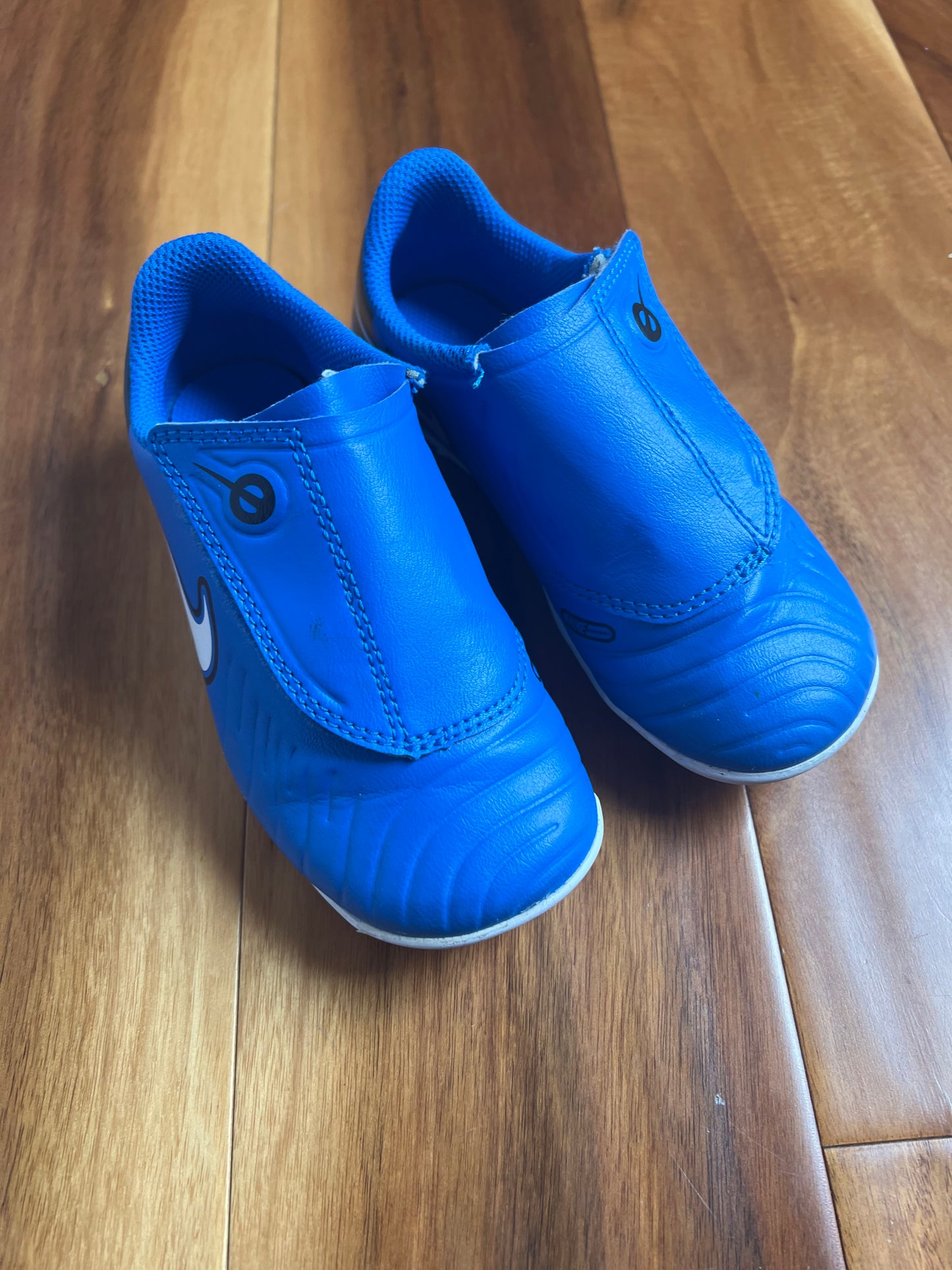 Seller 130 - Boys Nike Soccer Shoes - Blue - size 10c - VGUC