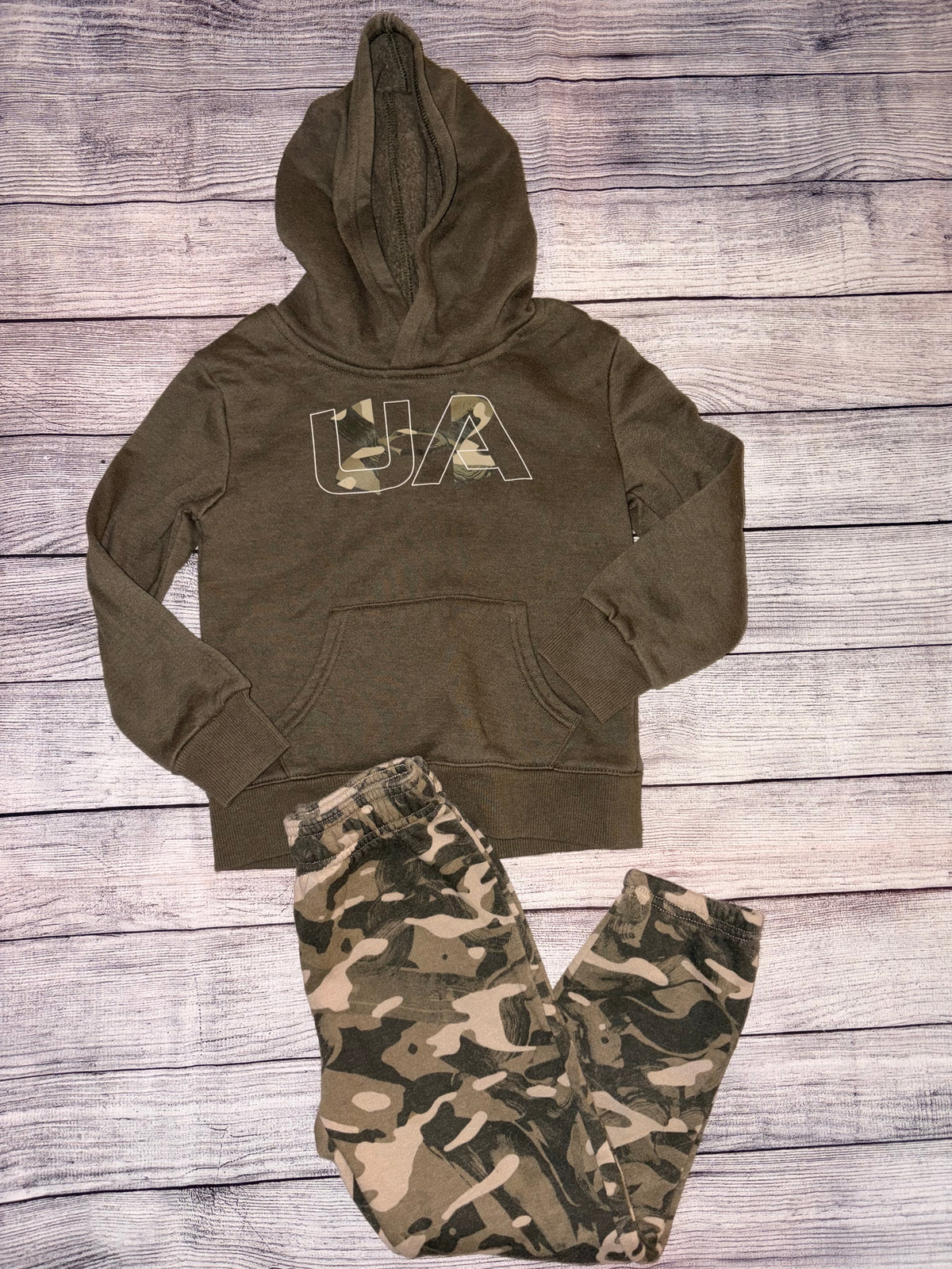 Seller 124 Under Armour Boy’s 4T 2pc Outfit