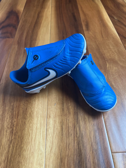 Seller 130 - Boys Nike Soccer Shoes - Blue - size 10c - VGUC