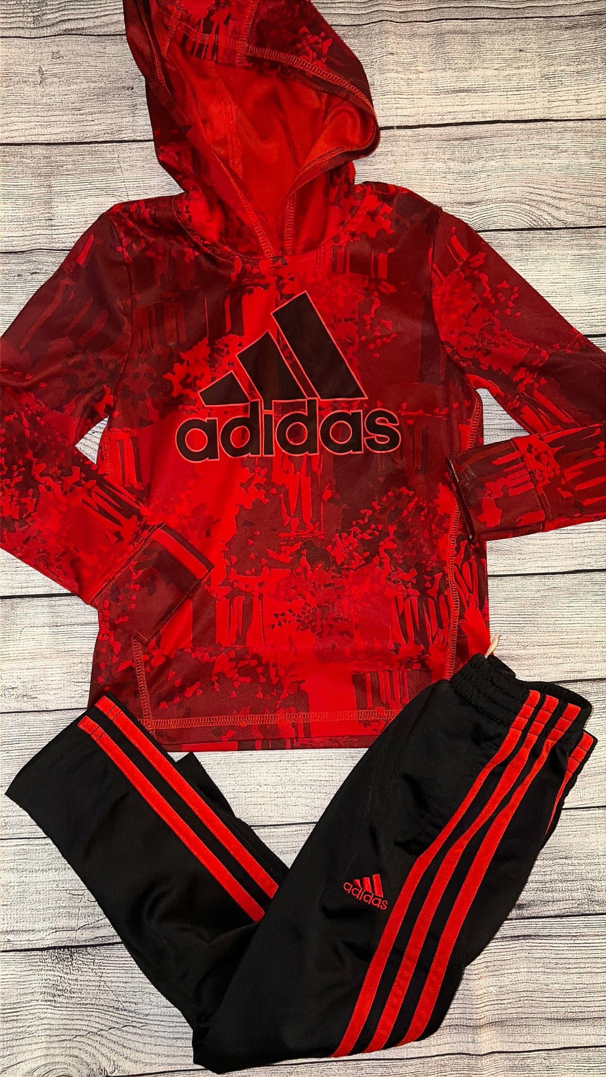 Seller 124 Adidas Boy’s 3T 2pc Outfit