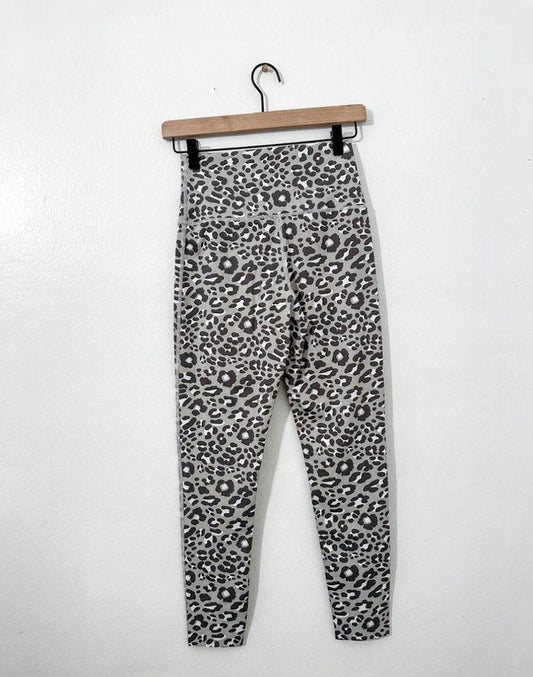 #111 Aerie Leopard Print Grey Legging Size Medium