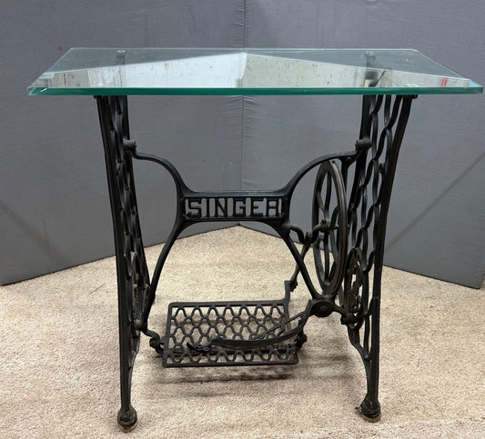 #39 Vintage Singer Sewing Machine Table with Glass Top (heavy! PPU only)