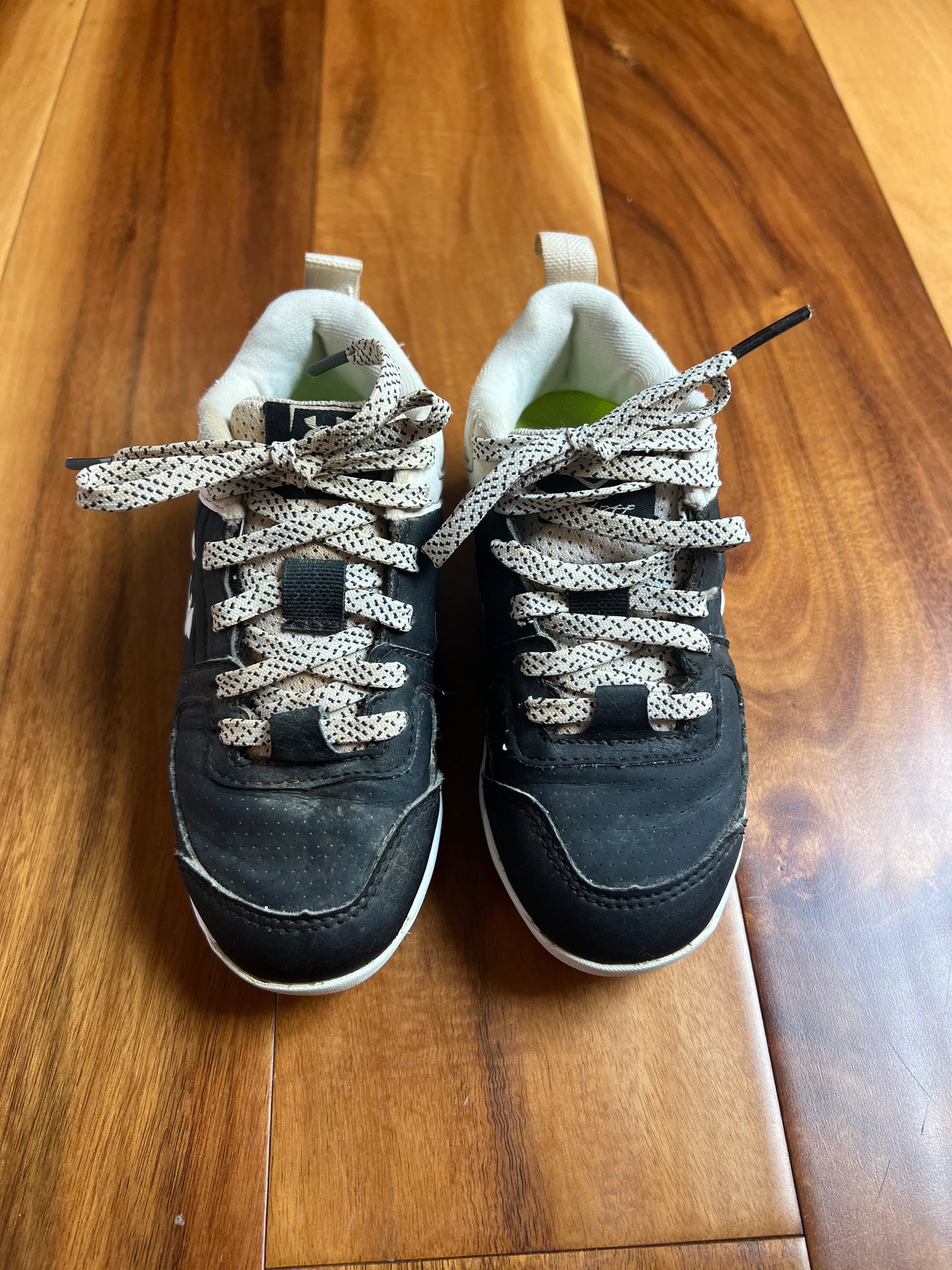 Seller 130 Boys Under Armour UA baseball cleats shoes - size 10C - GUC