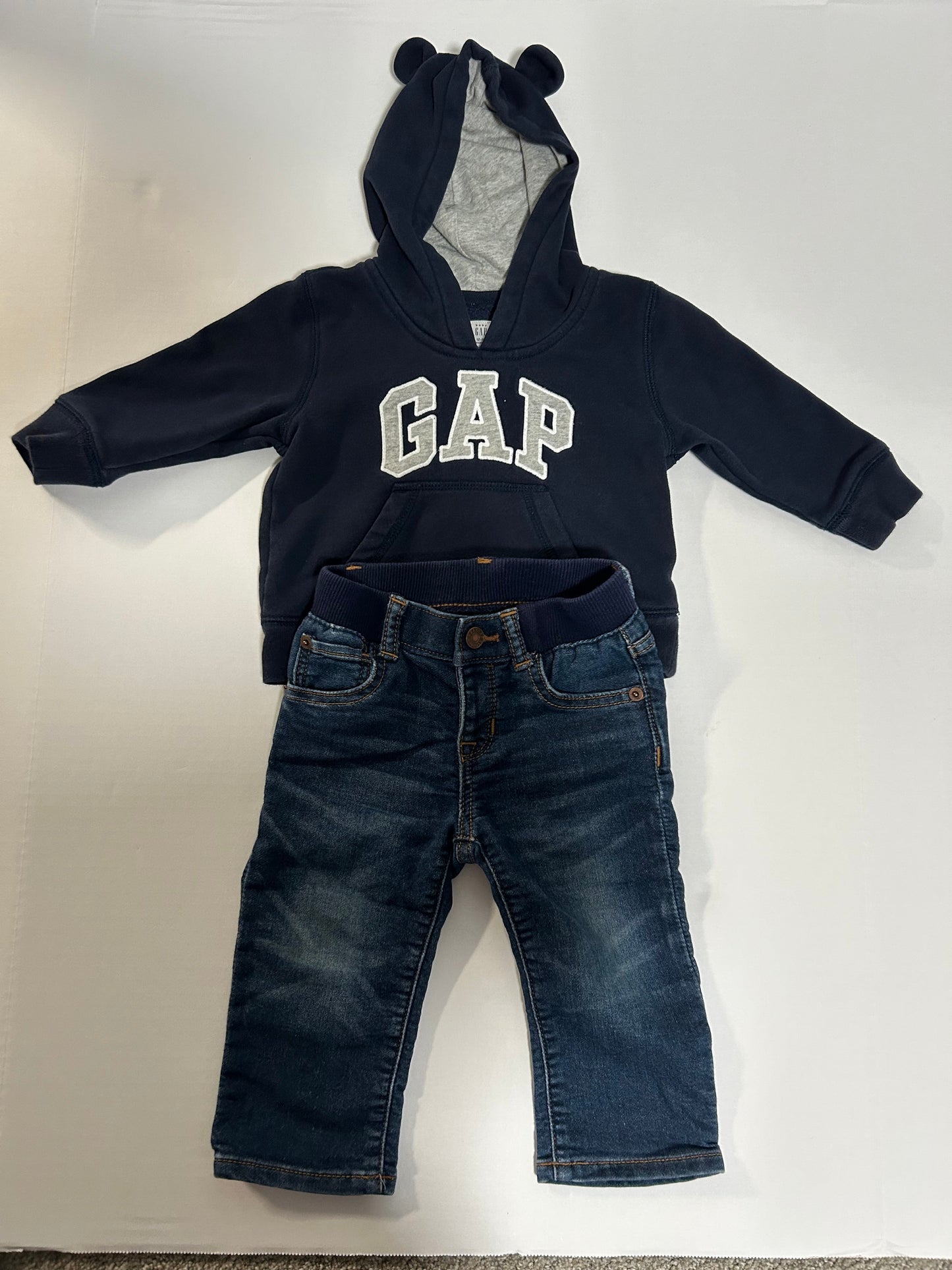 #27 Boys 12-18 months Baby Gap outfit
