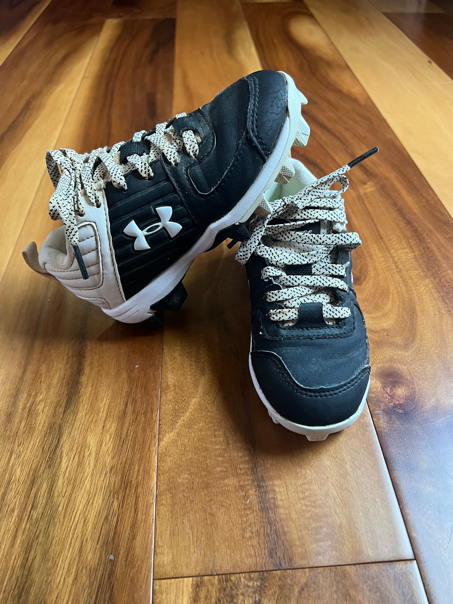 Seller 130 Boys Under Armour UA baseball cleats shoes - size 10C - GUC