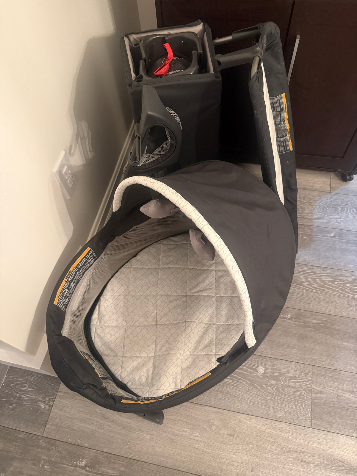 #170 Graco Pack n Play Travel Dome LX playard—removable bassinet, changing station, side storage, bassinet insert