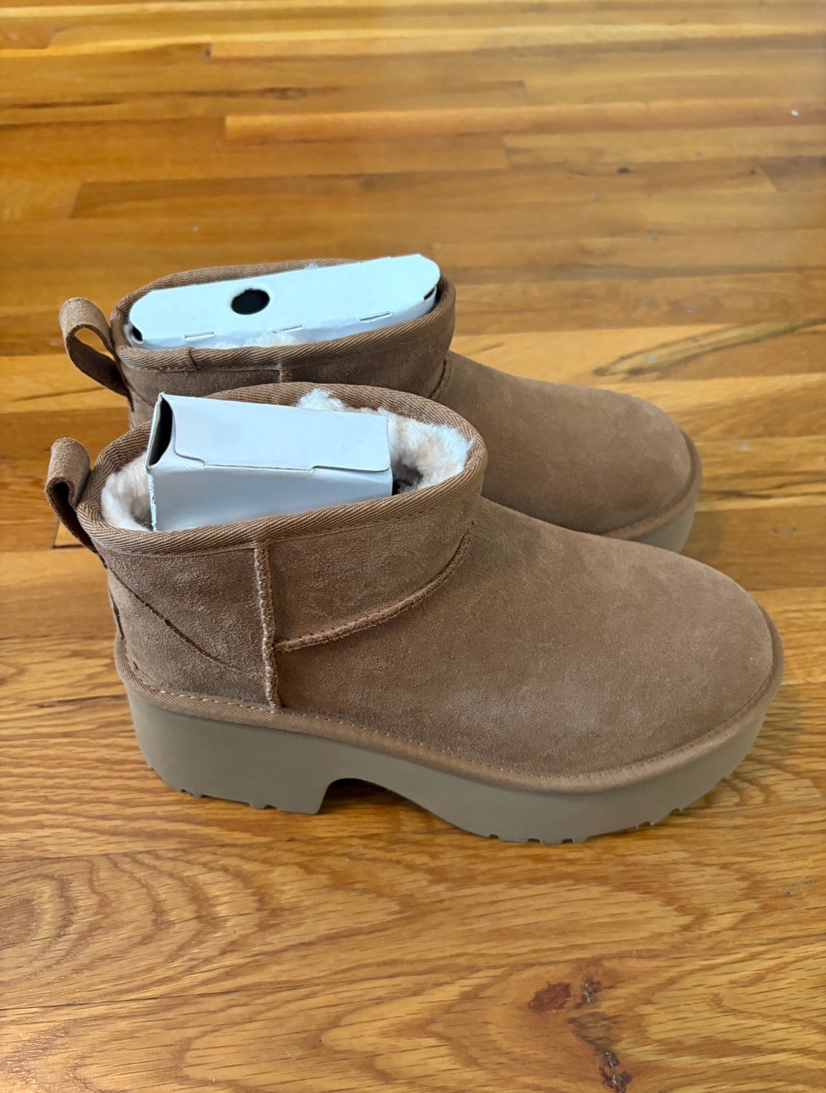 #116 Women’s Ugg Classic Ultra Mini New Heights 8