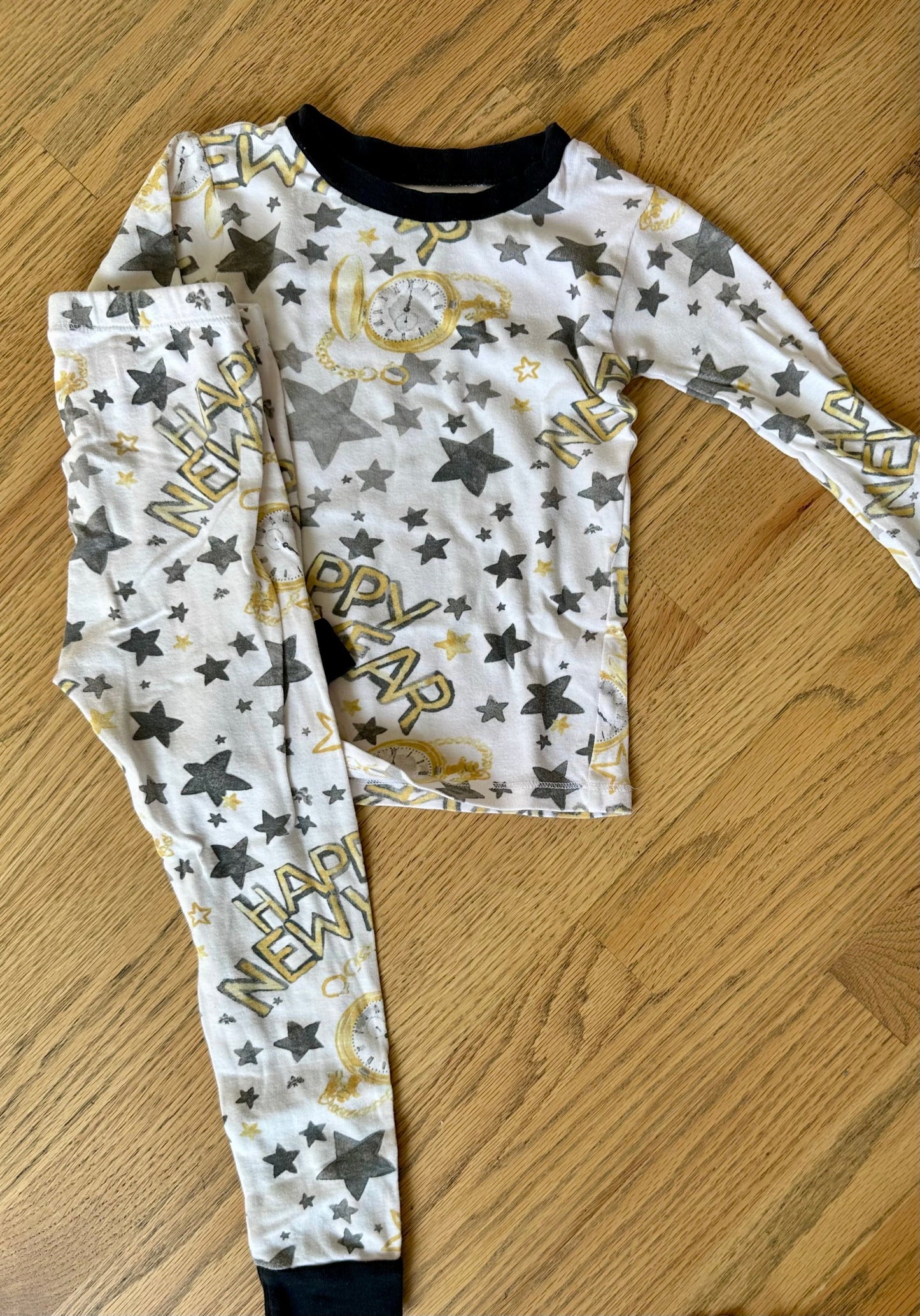 #198- Girls/ Boys, New Years Eve PJs- Size 4