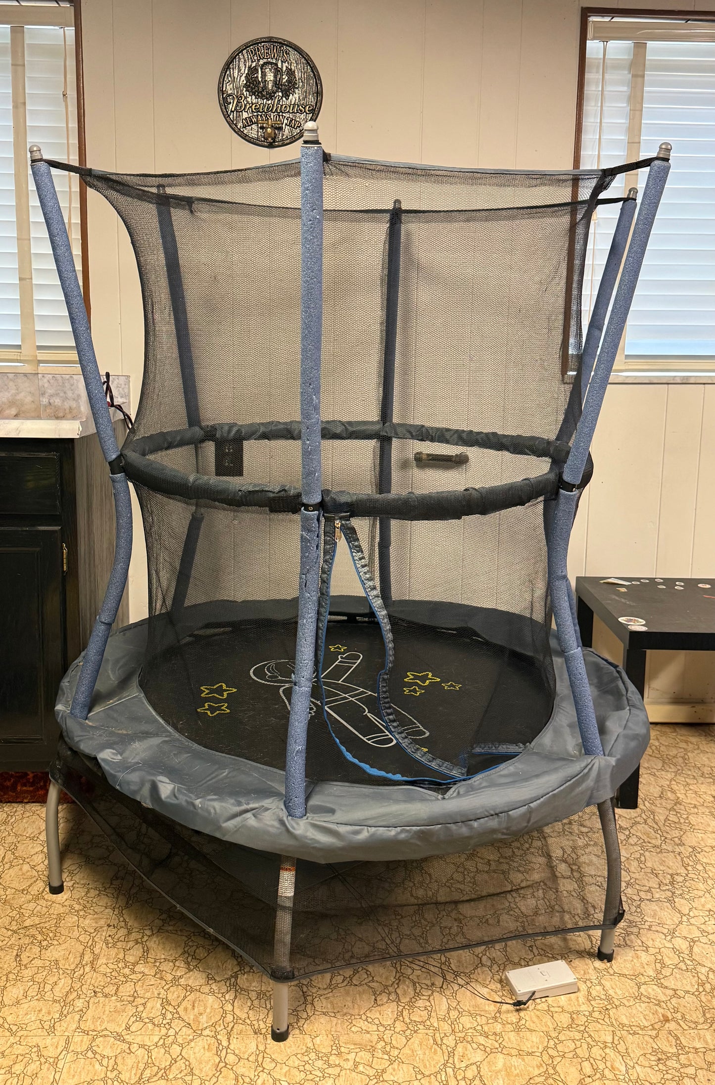 Indoor Trampoline | 48” w/ Net | Astronaut-Theme
