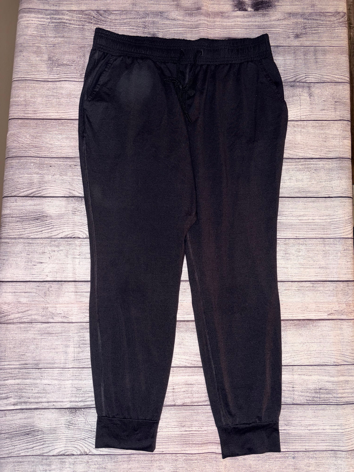 Seller 124 All In Motion Women’s Medium Joggers